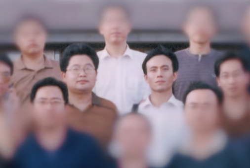 图片中间位置的两位人物,左为刘一周,右为本文作者张河清。