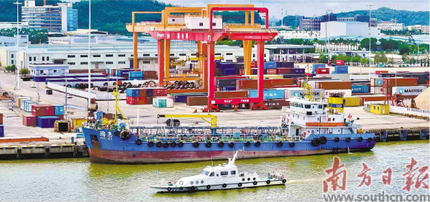 香港籍船舶“国惠”顺利停靠江门口岸。王伟钊 摄