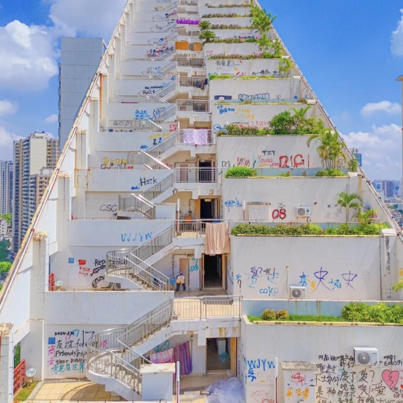 南宁华星时代广场设计独特成网红楼。.jpg