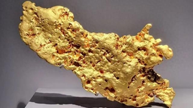 中国女子涉嫌盗走6公斤金块