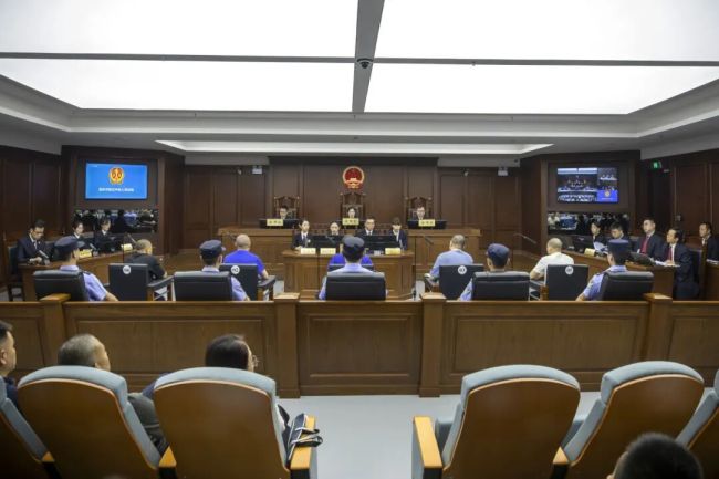 诈骗数额超11亿元 徐发启犯罪集团案一审开庭