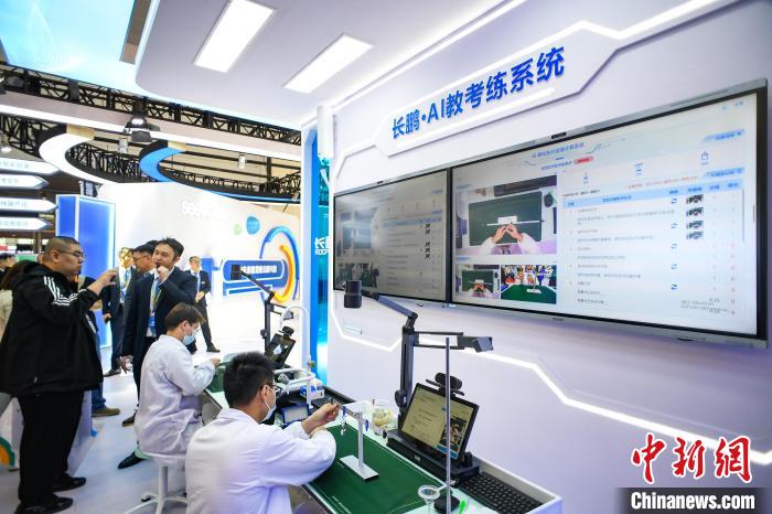从批卷到育心 AI助力“未来课堂”加速成型
