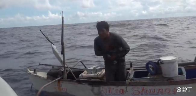 中国海警喊话菲4408船