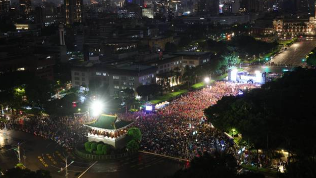 国民党抗罢的选前之夜人潮。
