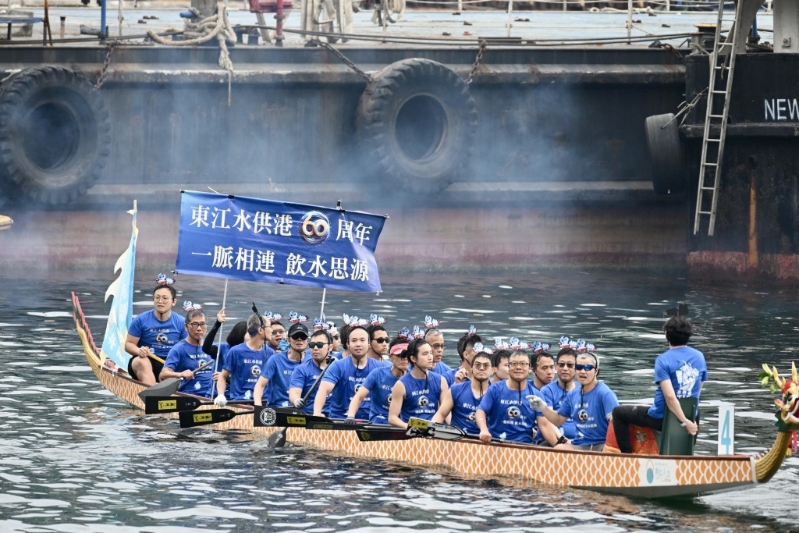 水务署队伍以东江水供港60周年为主题。