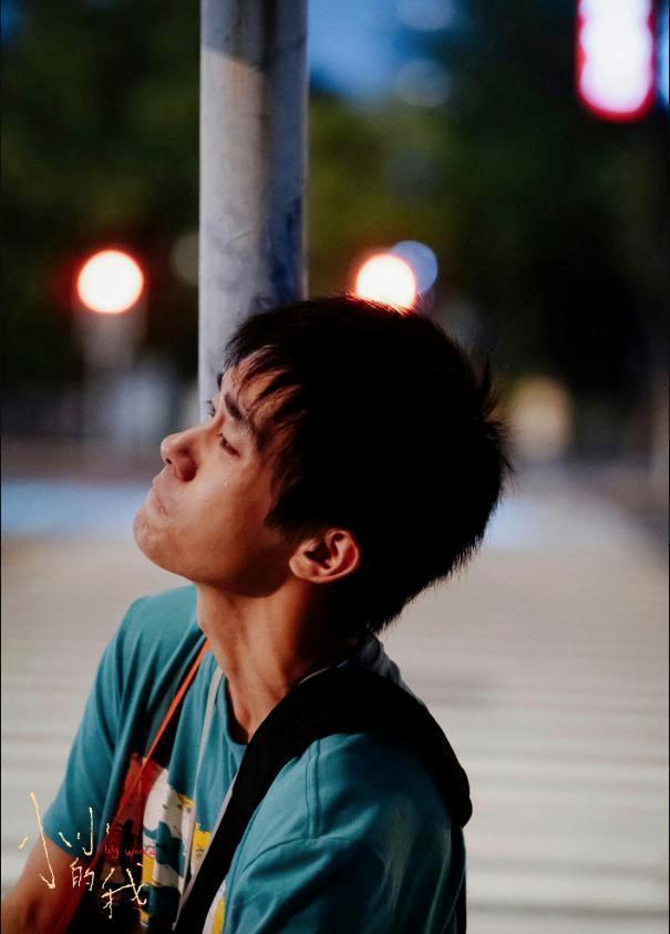 易烊千玺为何能成最年轻金鸡影帝