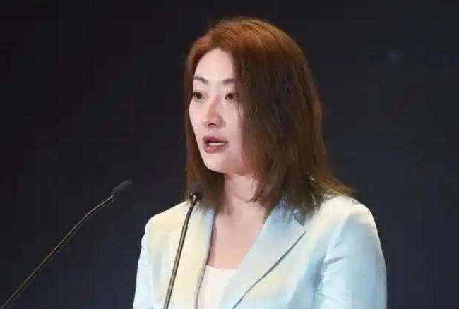 宗馥莉退居娃哈哈幕后 90后新掌门接棒