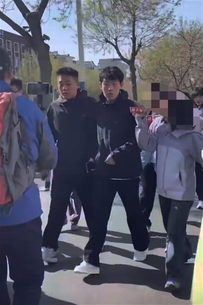 姜甲儒妈妈说人贩子让三代人受伤害