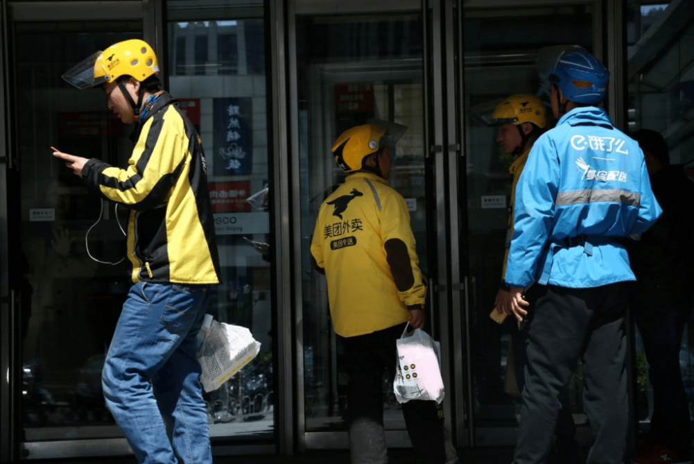 中国外卖市场多年来由美团及饿了么寡头垄断,近期由京东入局展开混战。 中国外卖市场多年来由美团及饿了么寡头垄断,近期由京东入局展开混战。