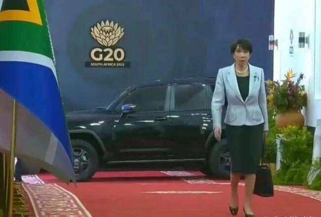 高市精心打扮遭日本网友嘲讽 服装选择引争议