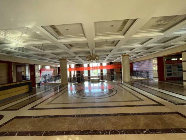 3000多平米别墅288万起拍，单价不到900元，拍卖商回应