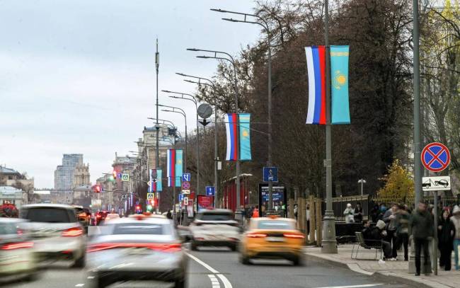 托卡耶夫前脚离开白宫后脚就去克宫