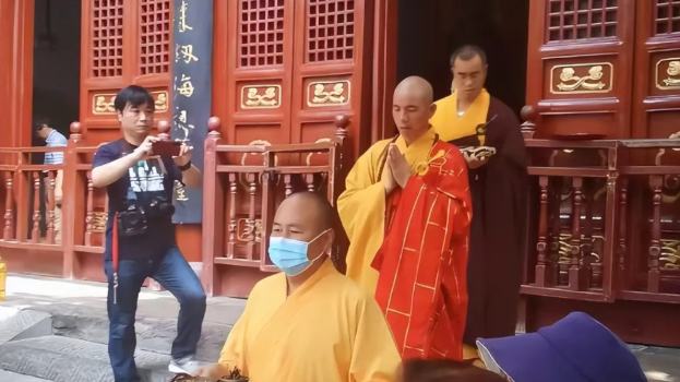 印乐大师成为少林寺新掌门。