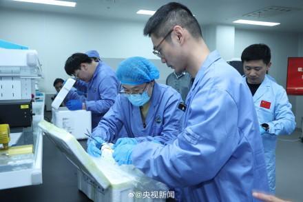 航天员带回近100斤太空特产