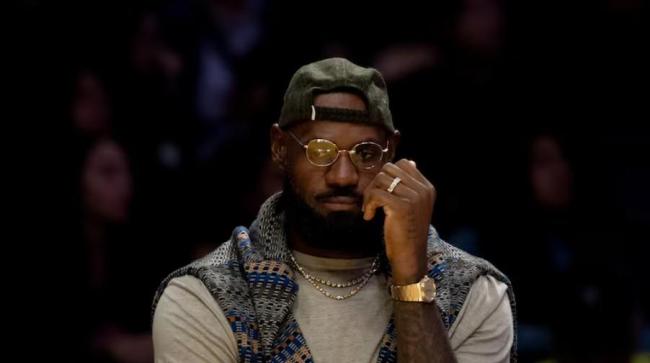 詹姆斯第23个赛季首秀