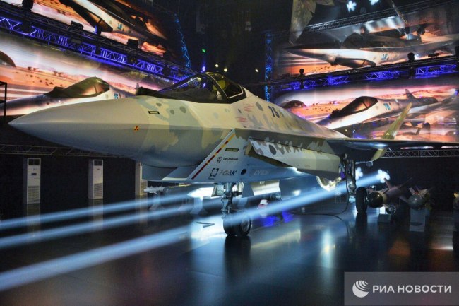 俄著名试飞员博格丹爆料：苏75明年首飞