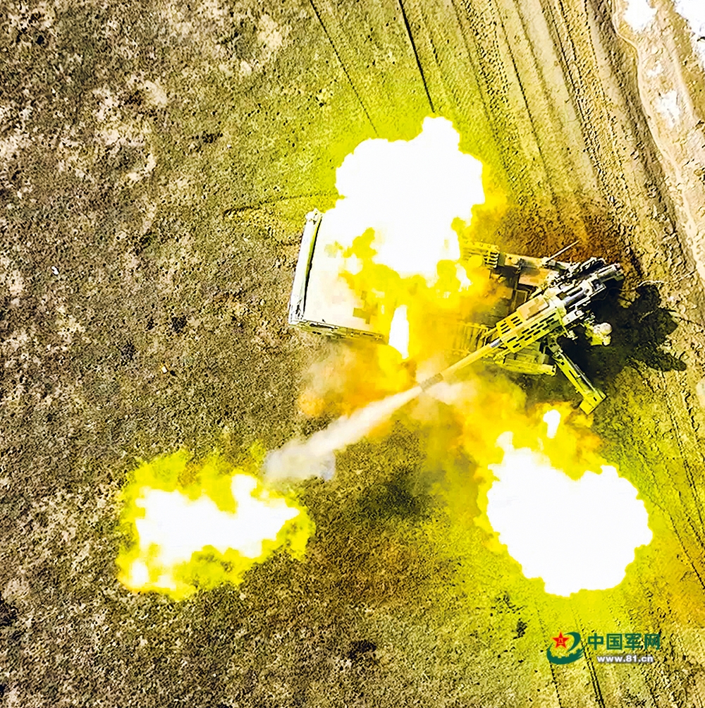 新疆军区某团炮兵分队实弹射击考核影像 5715e1c841a8e956d4e45653c9bf900d.jpg