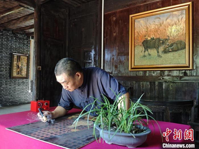 江西安福:火笔生万象 烙画传千年