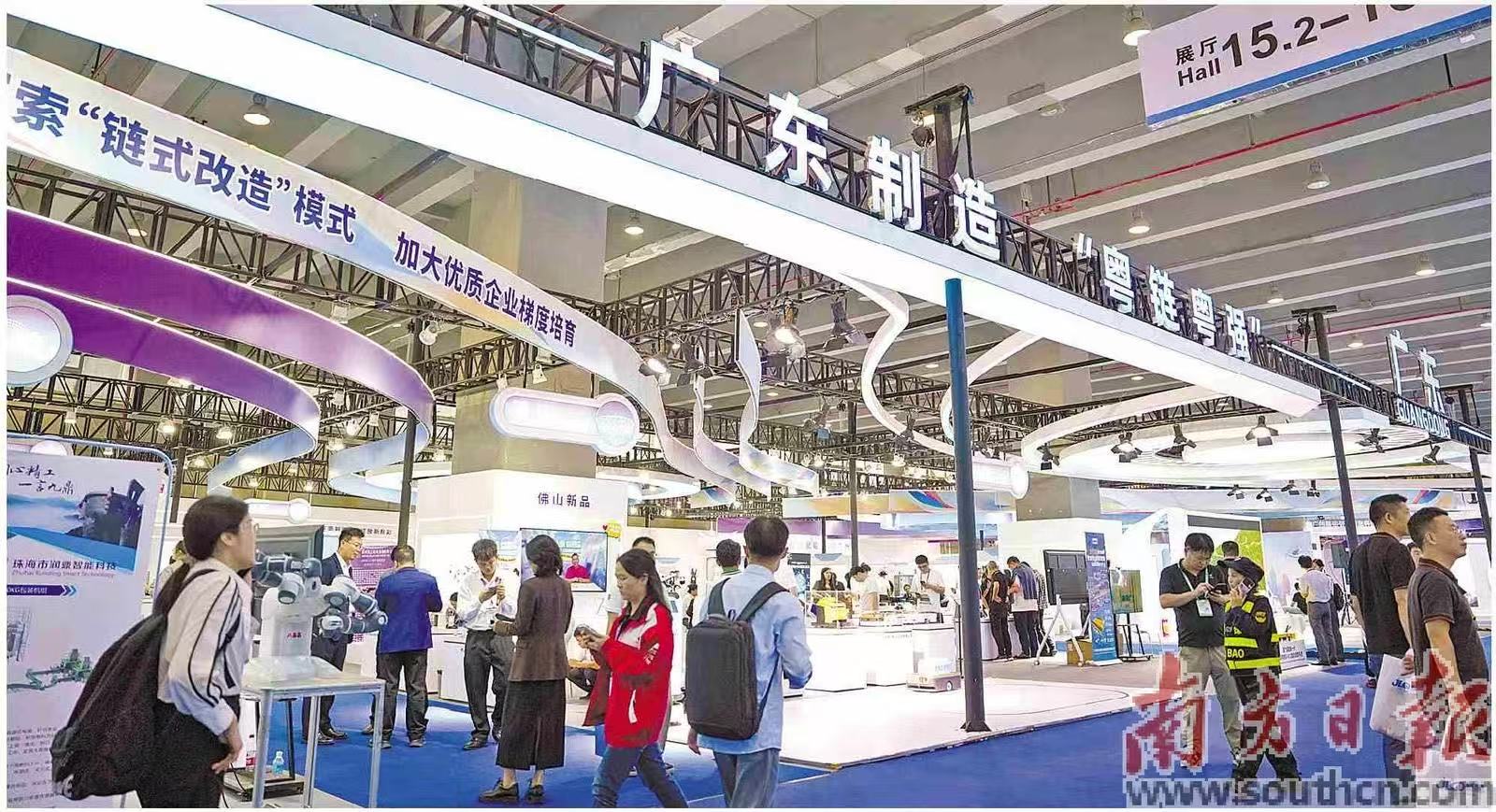  数字化转型成为中小企业发展的必答题。图为第十九届中国国际中小企业博览会广东企业展区。南方日报记者 张令 摄