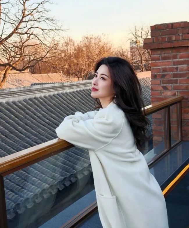 朱珠晒合照庆祝结婚四周年 甜蜜互动幸福满溢