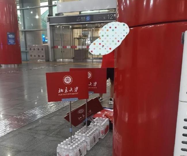 国防科大高铁站迎新生气场拉满