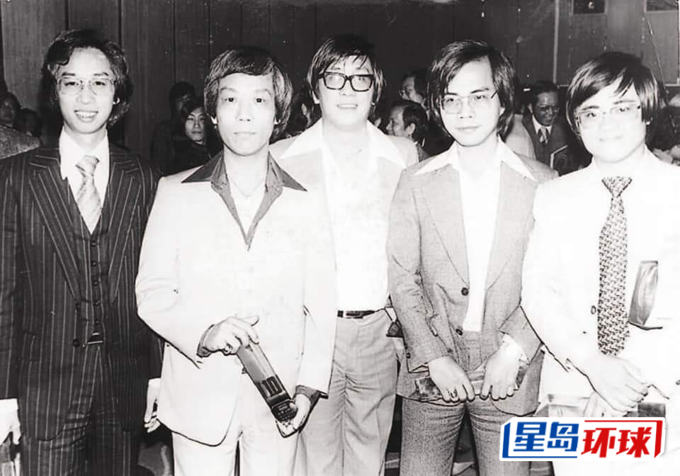 卢国沾（右二）被封“词圣”，与黄霑、郑国江被视为香港乐坛早期的三大填词人。