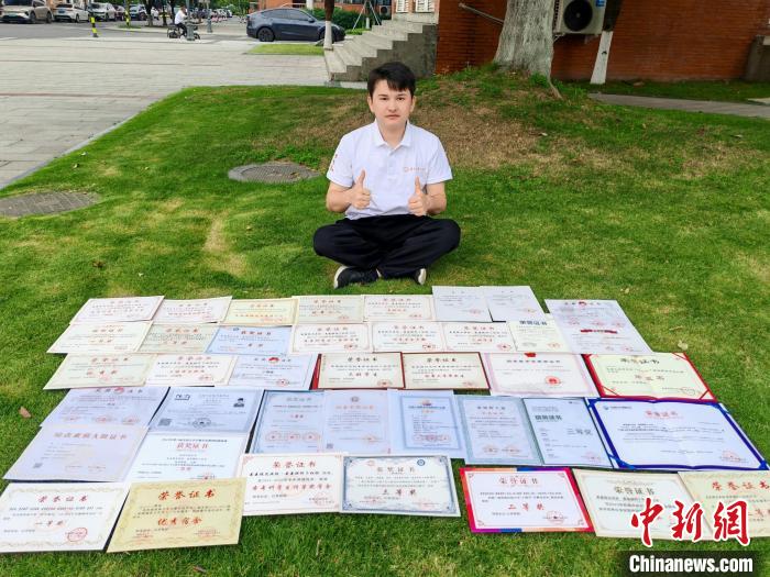 平凡起点奋斗出不凡蜕变 新疆农村青年的“破茧”求学路 平凡起点奋斗出不凡蜕变 新疆农村青年的“破茧”求学路