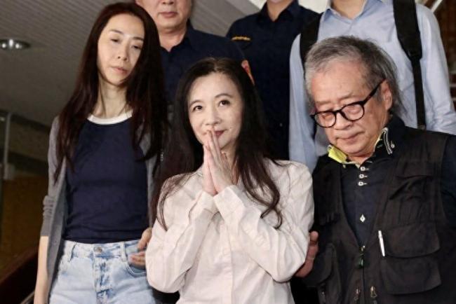 蓝营议员应晓薇首度回议会质询