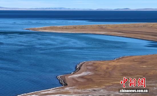 航拍冬日色林错景色壮丽