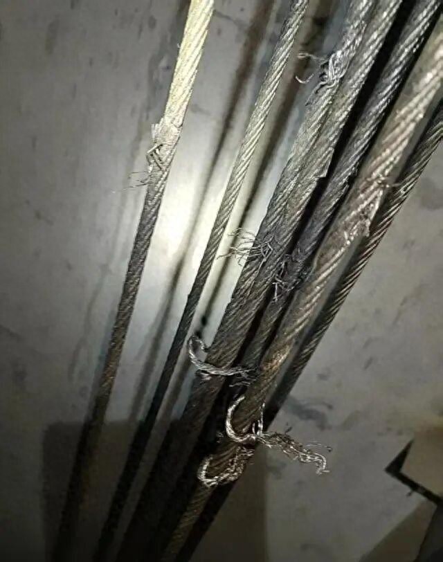 小区23部电梯钢绳被人为切割 恶意破坏引发关注！