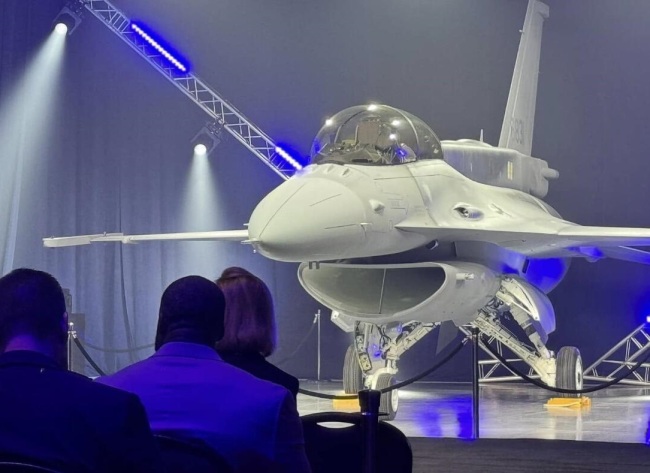 台当局拿出明年军费预算草案，被批讨好美国不切实际