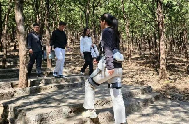 机器人涌入景区:登山引流还要打造IP