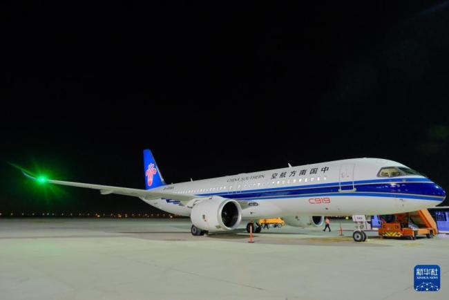 南航C919飞抵阿联酋 将亮相航展