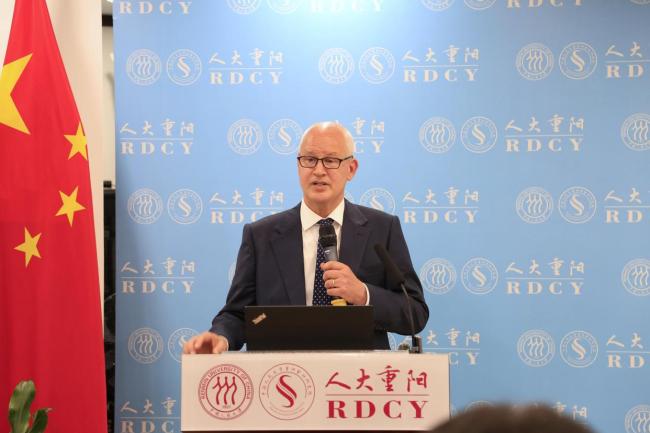 英国新任驻华大使 一口流利普通话