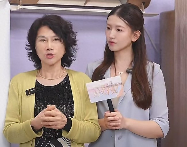 方洪波向左 董明珠向右