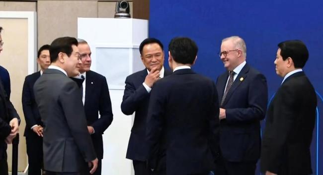 APEC领导人集体合影