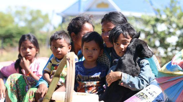 柬埔寨难民逃离边境