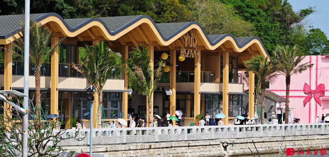 改造后的城区凤山街道小岛渔业村颇受市民游客喜爱。 记者 黄奕锋 摄