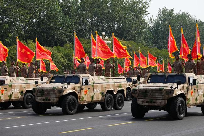 战旗方队接受检阅刘老庄连在列