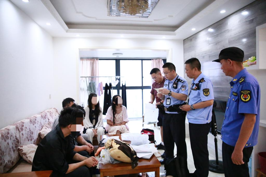 成都市公安局温江区分局查获传销团伙现场。受访者供图