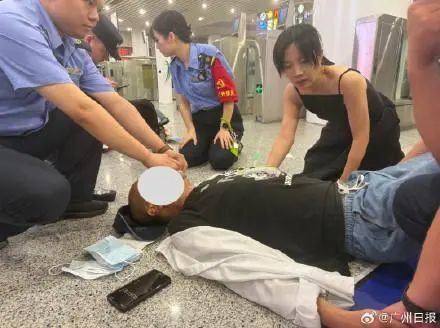 护士咬掉穿戴甲300秒极限救人