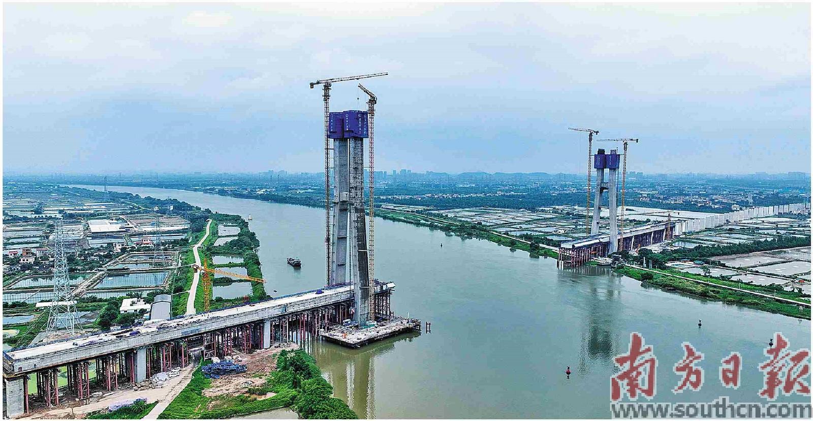 深江铁路项目全线首座主塔——鸡鸦水道特大桥158号主塔封顶。成志 摄