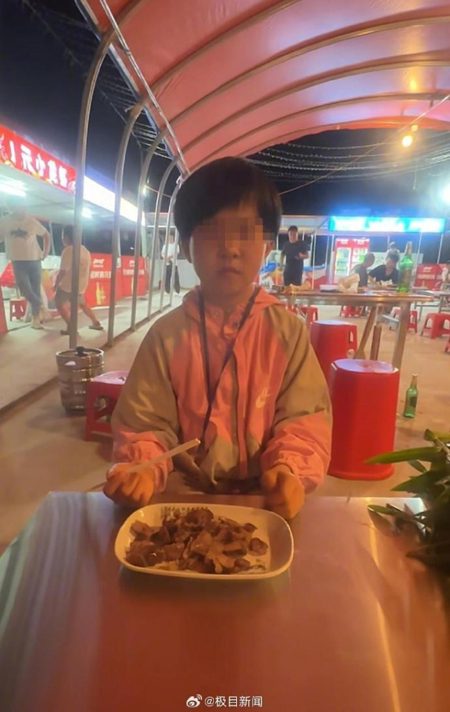 警方回应13岁女孩深夜街头卖鸭蛋