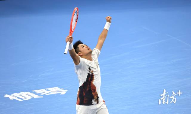 吴易昺获得男单冠军。