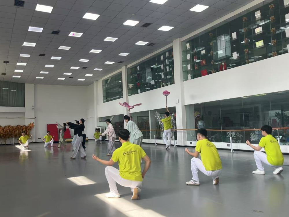 报效祖国 建功西部|青春舞动非遗梦——重庆铜梁龙舞创新发展见闻 报效祖国 建功西部|青春舞动非遗梦——重庆铜梁龙舞创新发展见闻