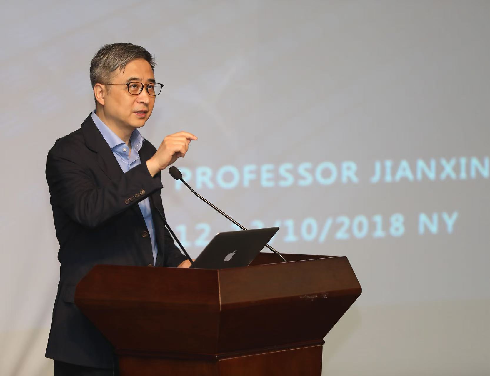 何建行荣获2025年“最美医生”称号。通讯员供图