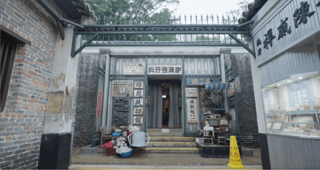 九大旅游热点之一“龙城深度游”中位于九龙寨城公园的“九龙城寨光影之旅”。 九大旅游热点之一“龙城深度游”中位于九龙寨城公园的“九龙城寨光影之旅”。