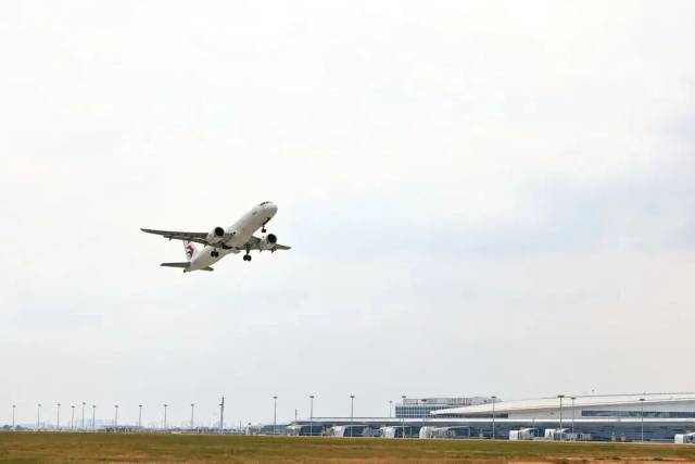 从T1到T3，变化的不仅是航站楼的规模，更是广州城市发展的维度与格局。