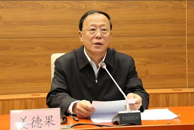 中纪委连发11人被查 副部级“老虎”落马