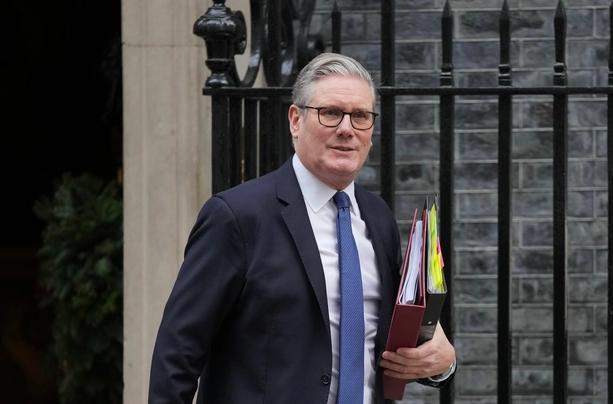 英国首相就票价问题向国际足联施压